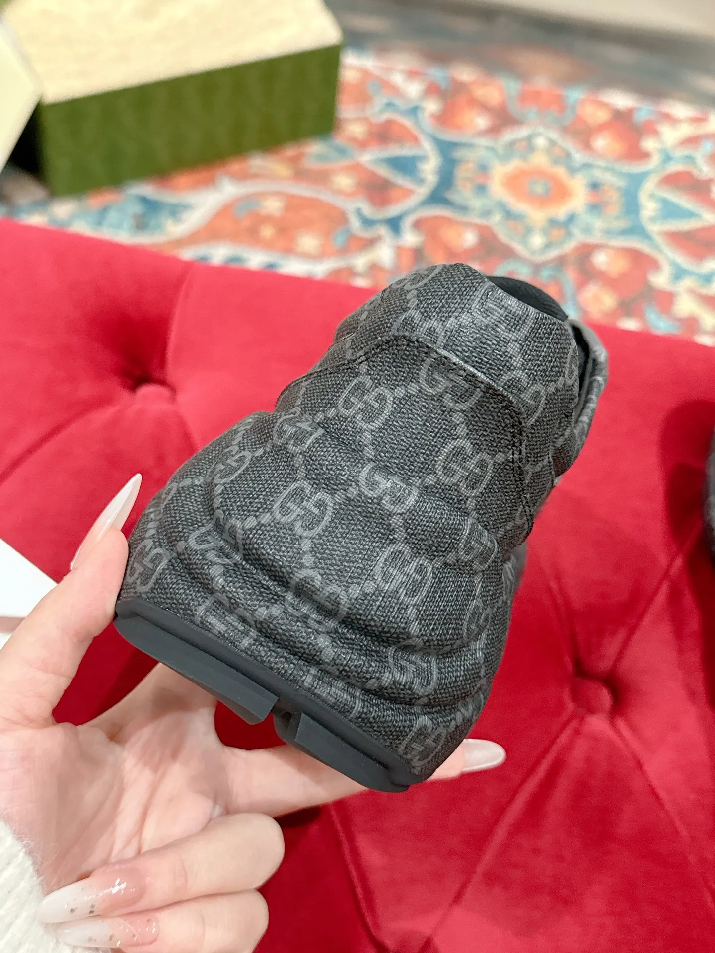 👟👟Ex-factory price 700👟👟 Men's size +10 🇮🇹Italy🇮🇹Gucci GUCCI🇮🇹Dad shoes (purchase level) (original replica) 👑 The original version purchased by Taikoo Hui has been continuously improved and upgraded in details, from the packaging of the shoes - anti-counterfeiting markings - shoe box accessories - fabric optimization - outsole technology - stitching and routing - oil edge technology. We do our best ◼️ Outsole: original plate molding ◼️ Upper: original grade A imported cowhide 🐮 ◼️ lining: original grade A mixed sheepskin 🐑 ◼️ Feet: original grade A mixed sheepskin 🐑 ◼️ Medium and low belt LOGO + original injection molding foot technology + original lasting technology ◼️ Original full set of customized packaging (anti-counterfeiting chip + a cloth bag + GUCCI card envelope + electronic invoice with credit card slip + shoelaces) ◼️ All details of the higher version are consistent with the original version (note the comparison) ◼️ Code number: 35-40 for women and 39-44 for men